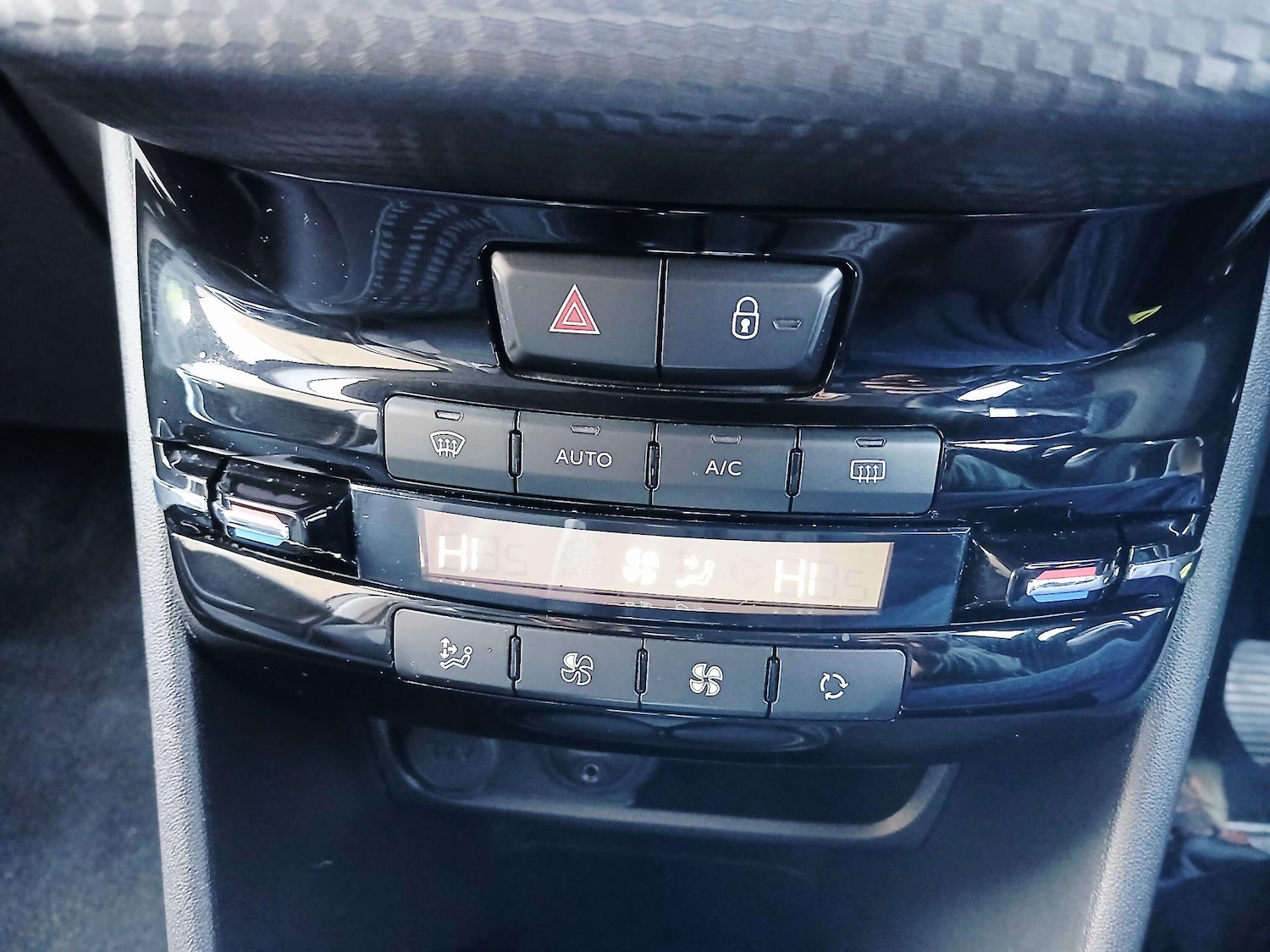 Used Peugeot 2008 2015 for sale - 77351873: Photo 19