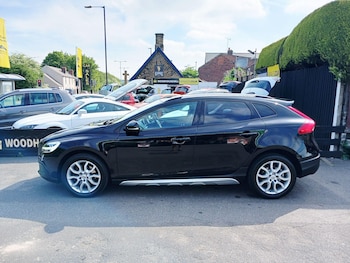 Used Volvo V40 2018 for sale - 79465340: Photo
