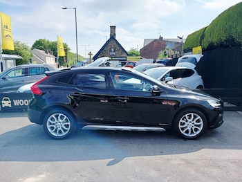 Used Volvo V40 2018 for sale - 79465340: Photo