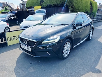 Used Volvo V40 2018 for sale - 79465340: Photo