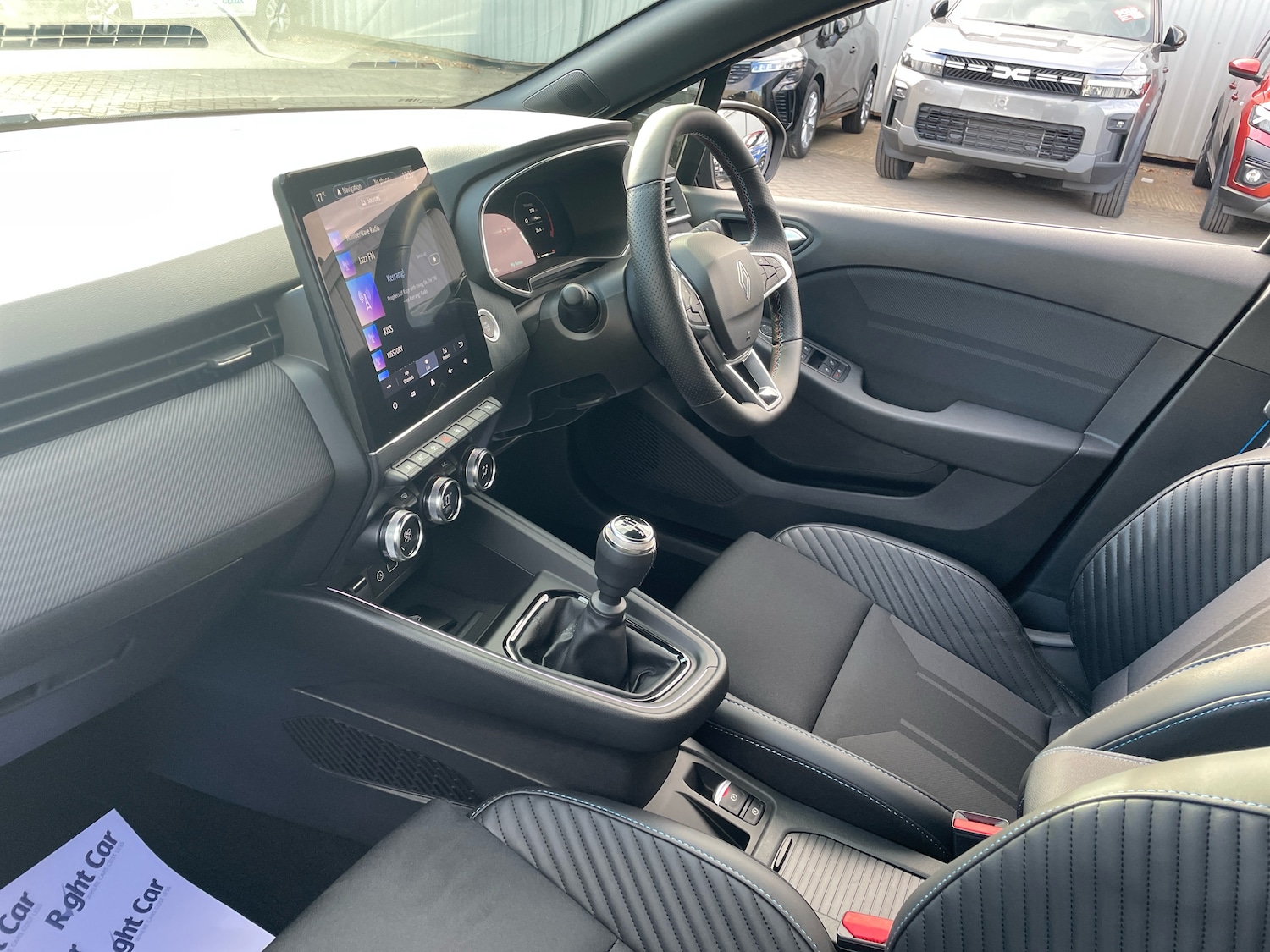 Used Renault Clio 2024 for sale - 76217364: Photo 2