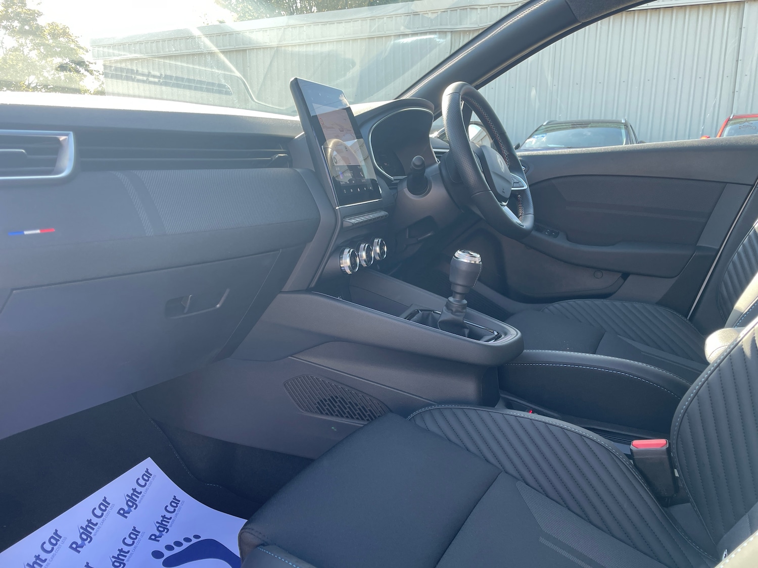 Used Renault Clio 2025 for sale - 76062569: Photo 2