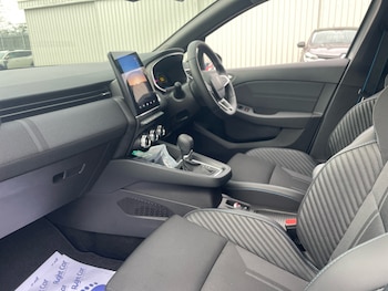 Used Renault Clio 2024 for sale - 76966826: Photo