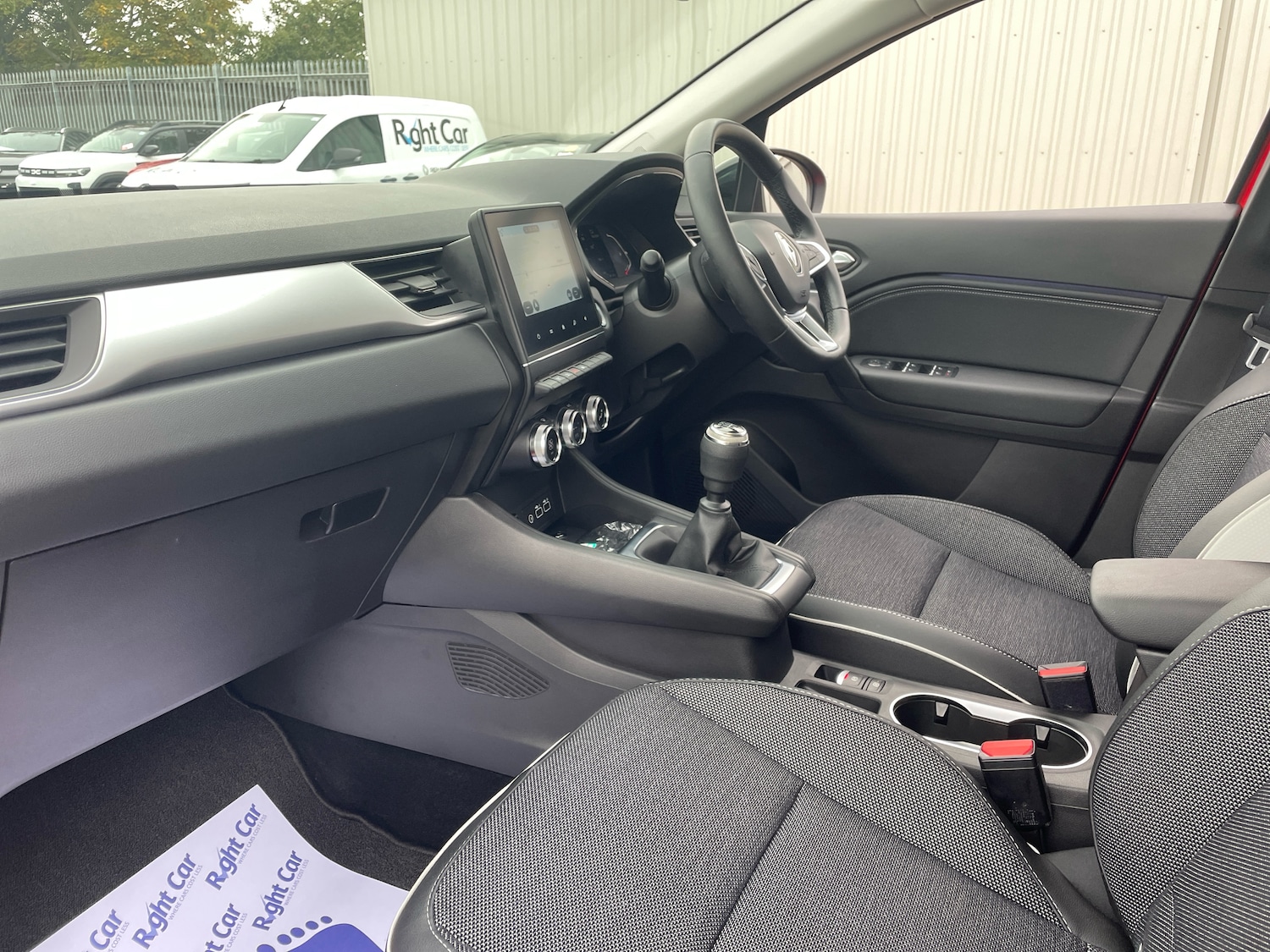 Used Renault Captur 2024 for sale - 76112613: Photo 2