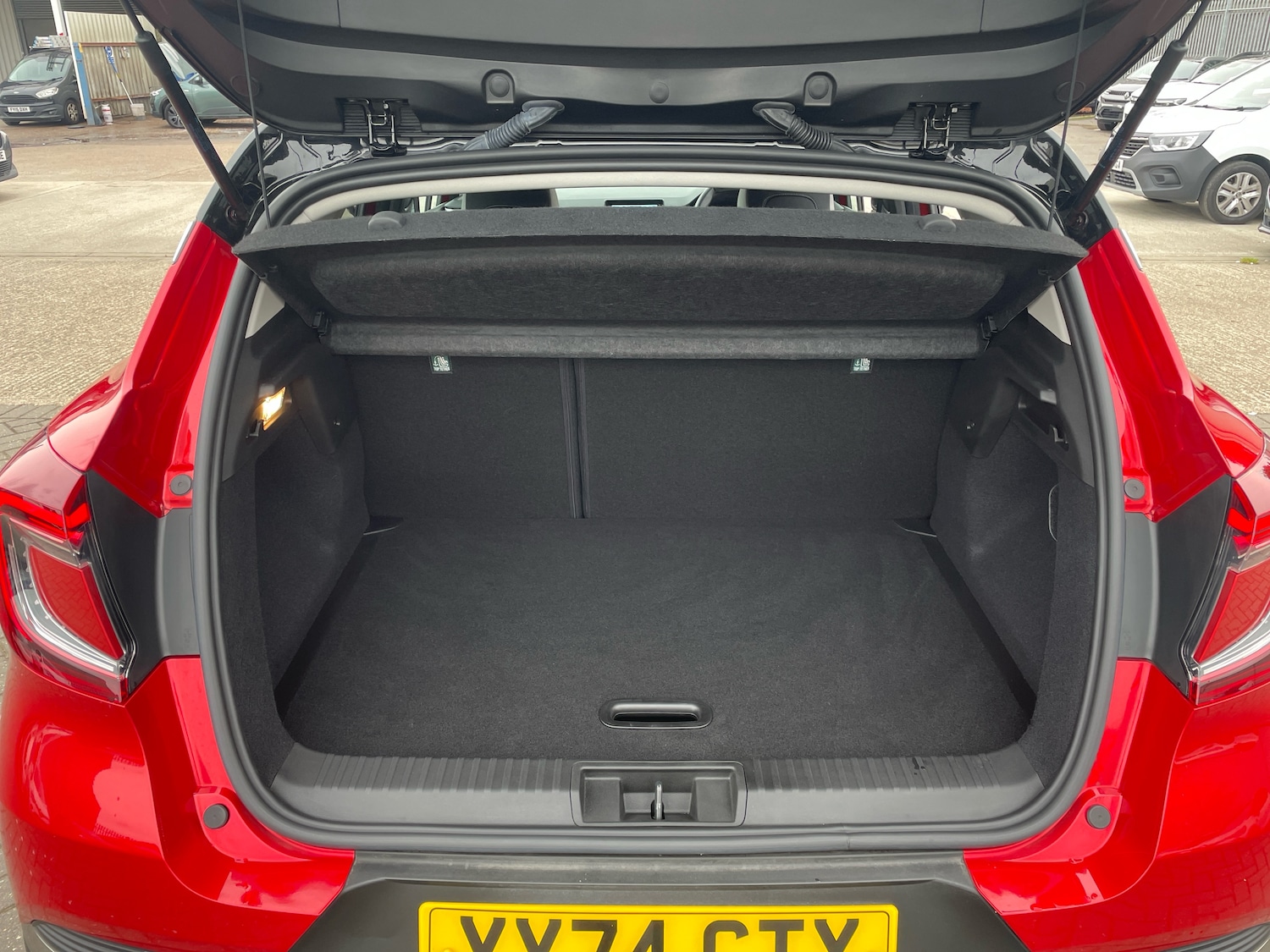 Used Renault Captur 2024 for sale - 76112613: Photo 9