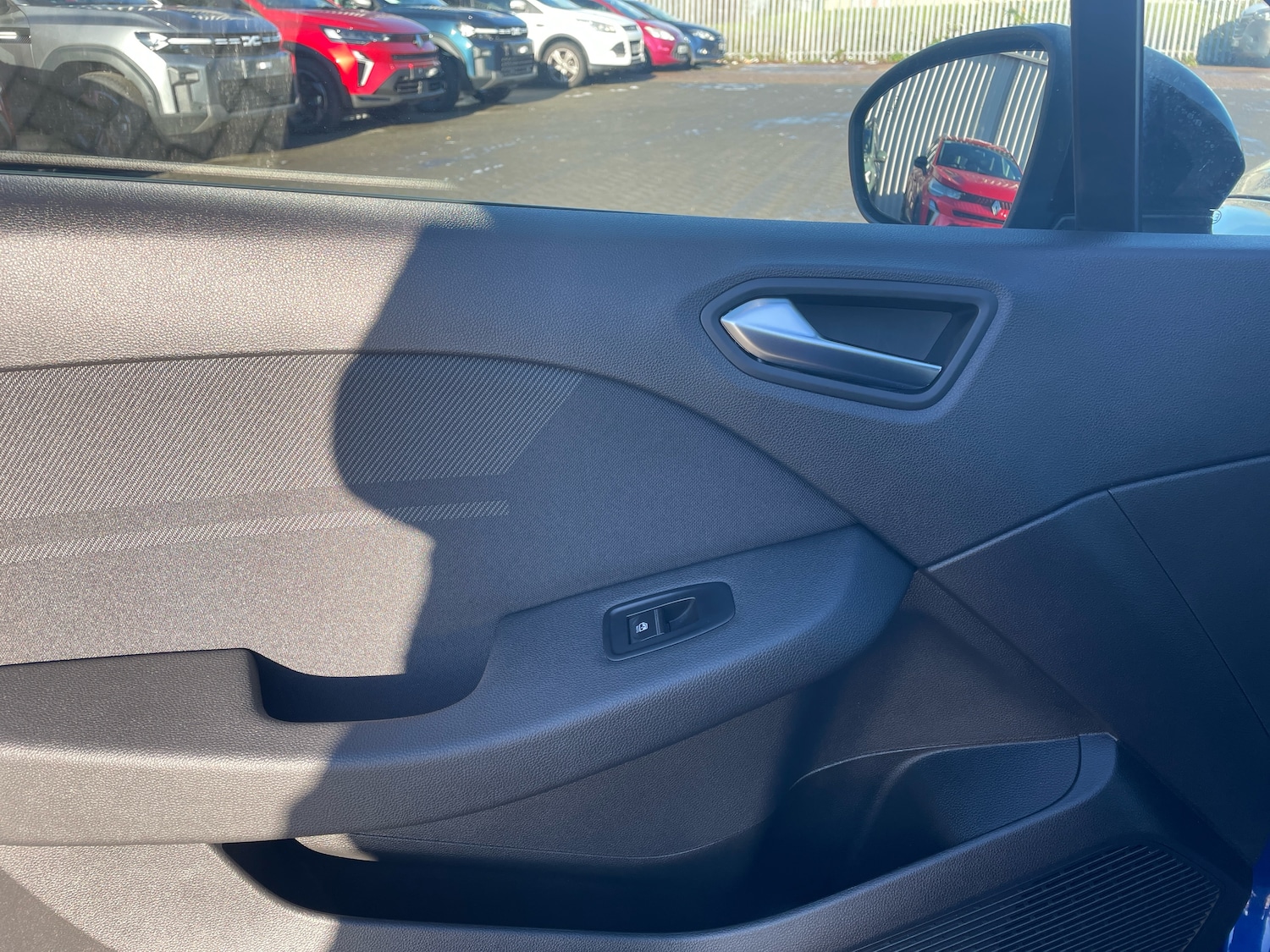 Used Renault Clio 2025 for sale - 76661133: Photo 11