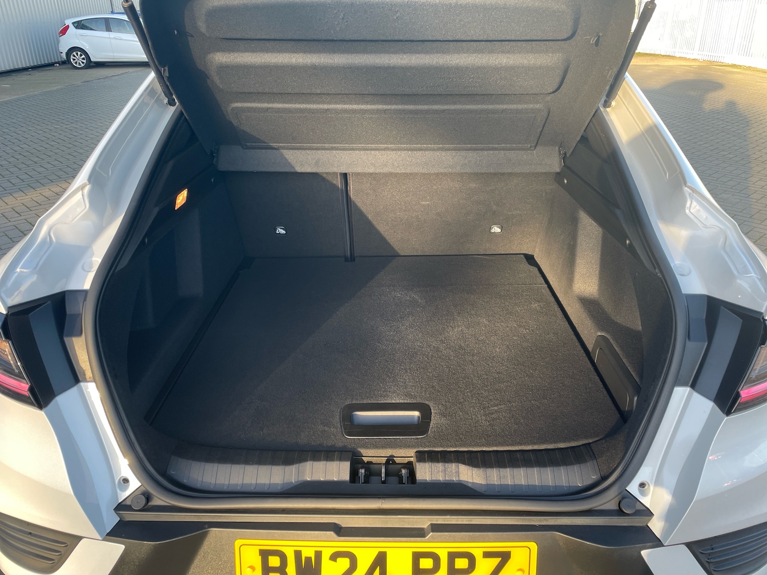 Used Renault Arkana 2024 for sale - 76901549: Photo 9