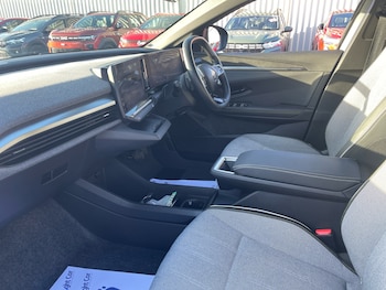 Used Renault Megane E Tech 2023 for sale - 76704528: Photo