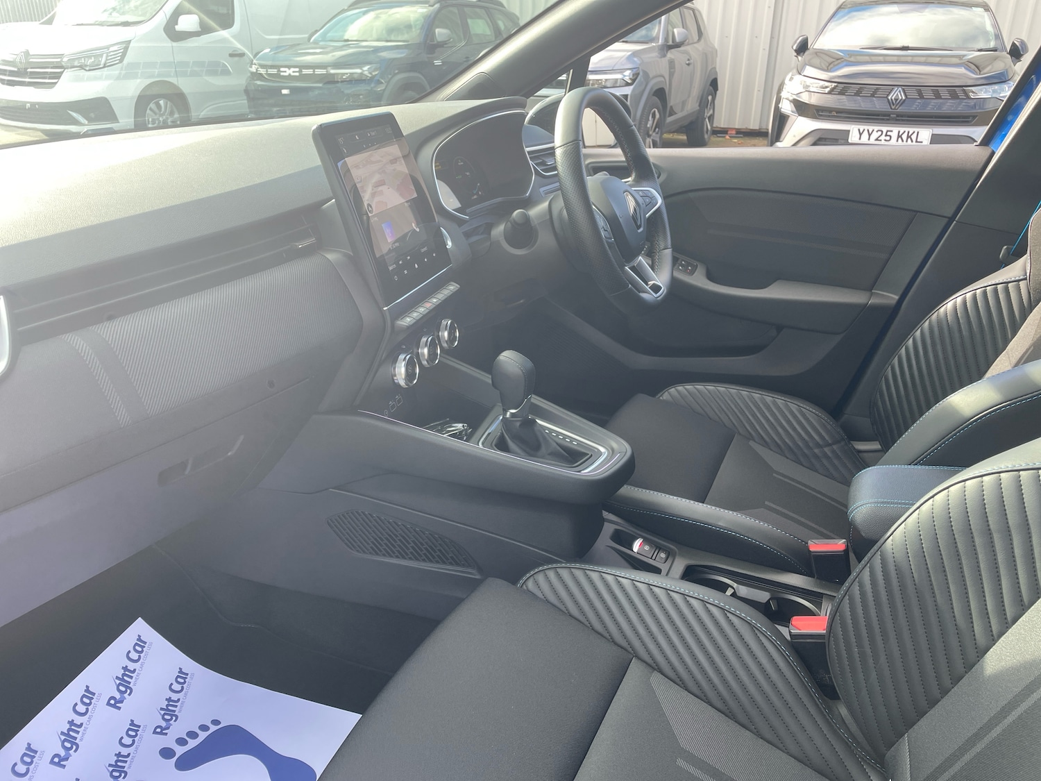 Used Renault Clio 2024 for sale - 76339068: Photo 2