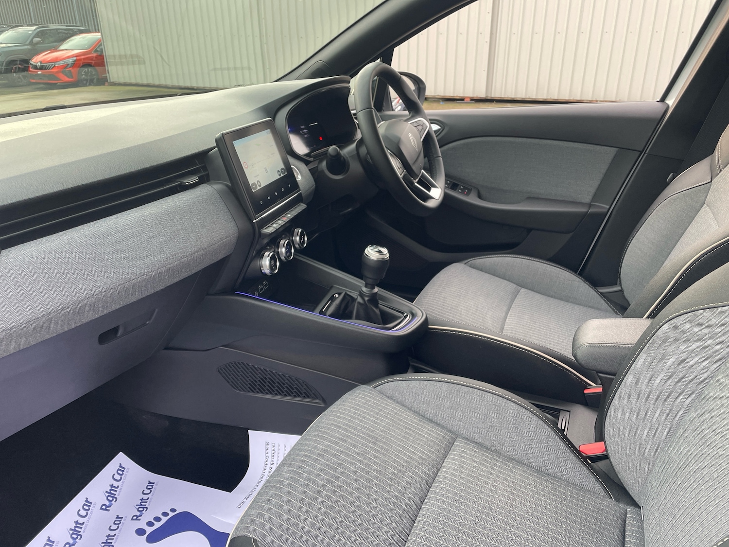 Used Renault Clio 2024 for sale - 76731661: Photo 2