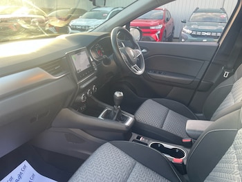 Used Renault Captur 2022 for sale - 76609406: Photo