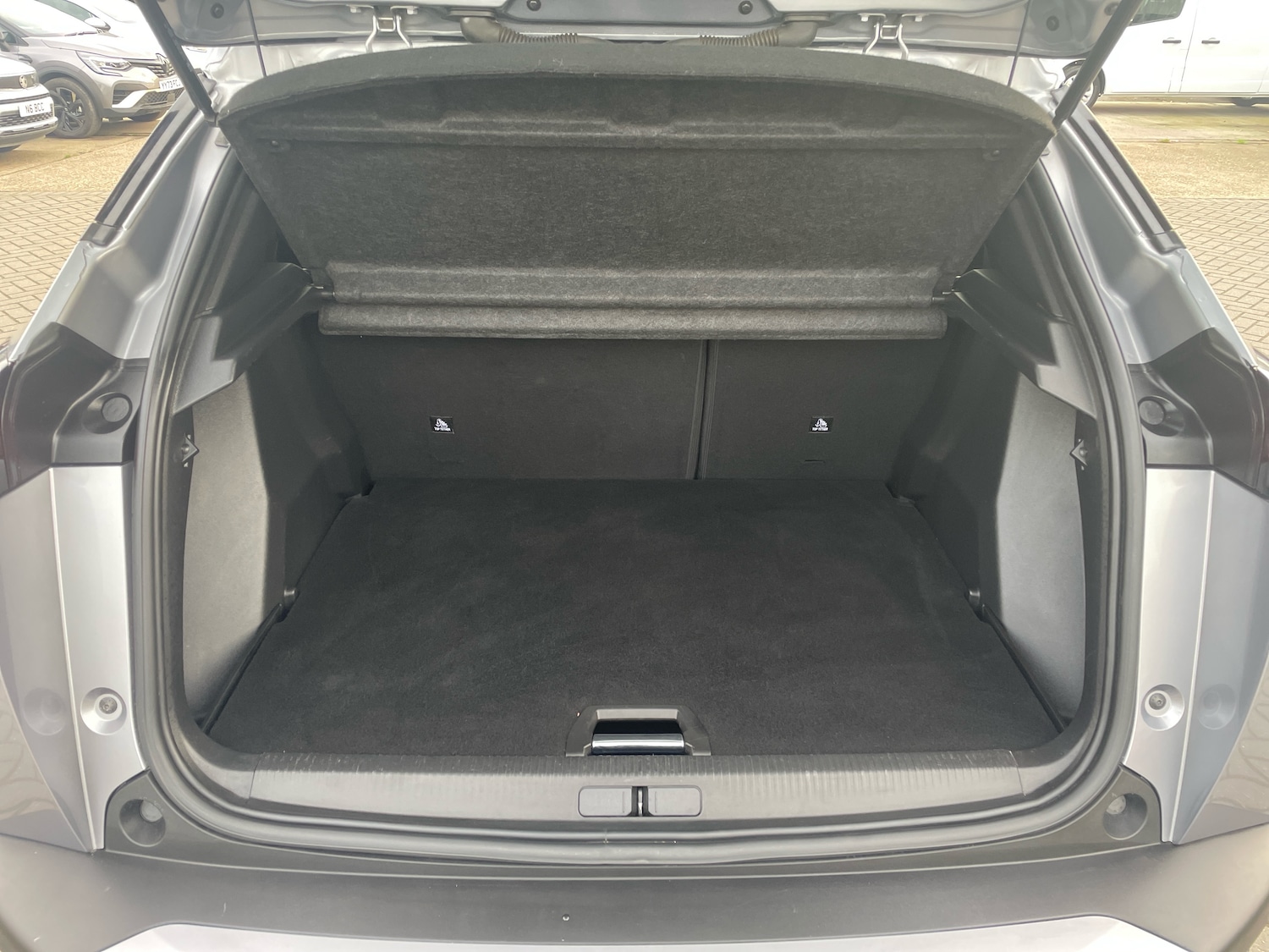 Used Peugeot 2008 2023 for sale - 76420148: Photo 9