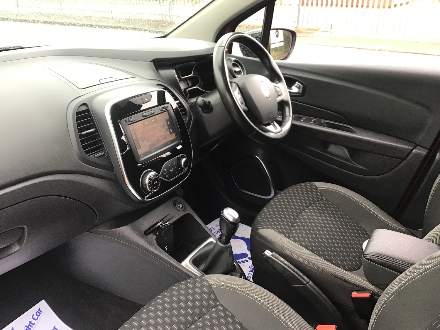 Used Renault Captur 2018 for sale - 76966832: Photo 2