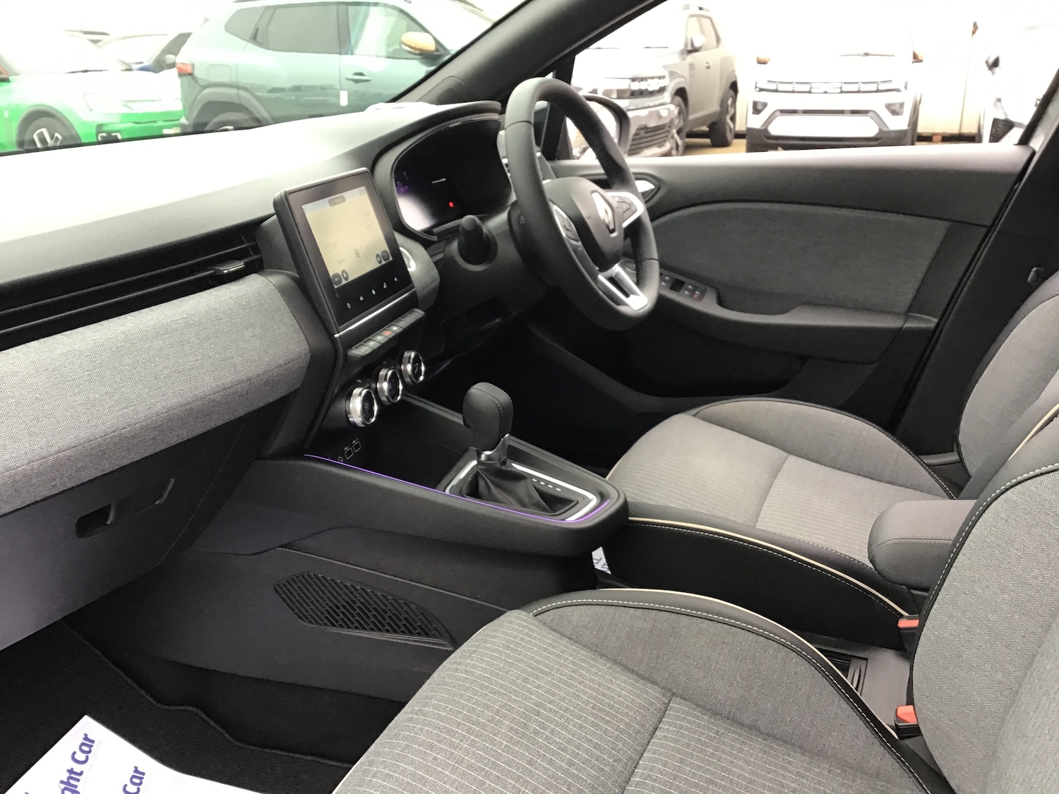 Used Renault Clio 2023 for sale - 77810281: Photo 2