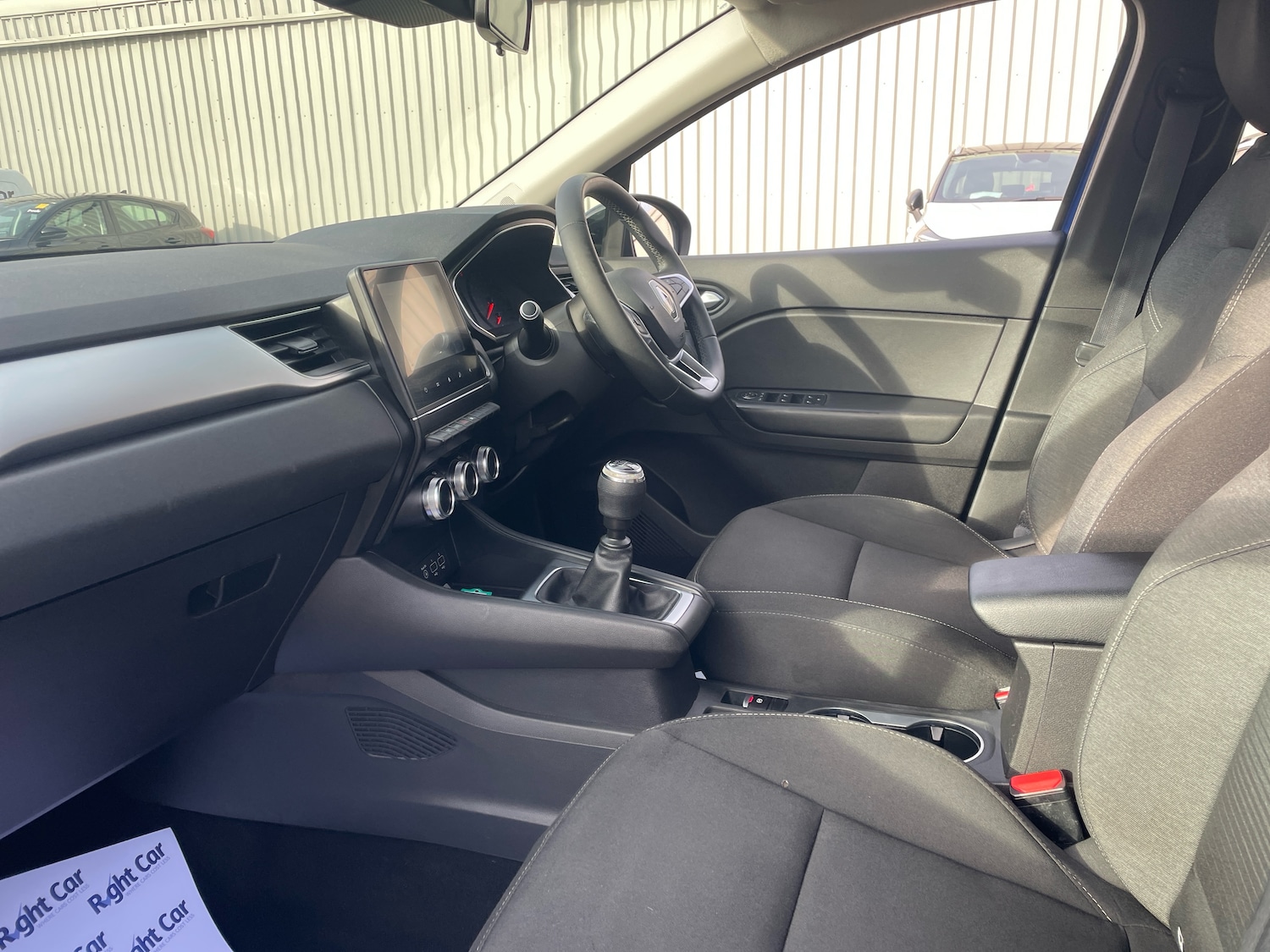 Used Renault Captur 2020 for sale - 76125151: Photo 2