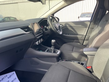 Used Renault Captur 2020 for sale - 76125151: Photo 2