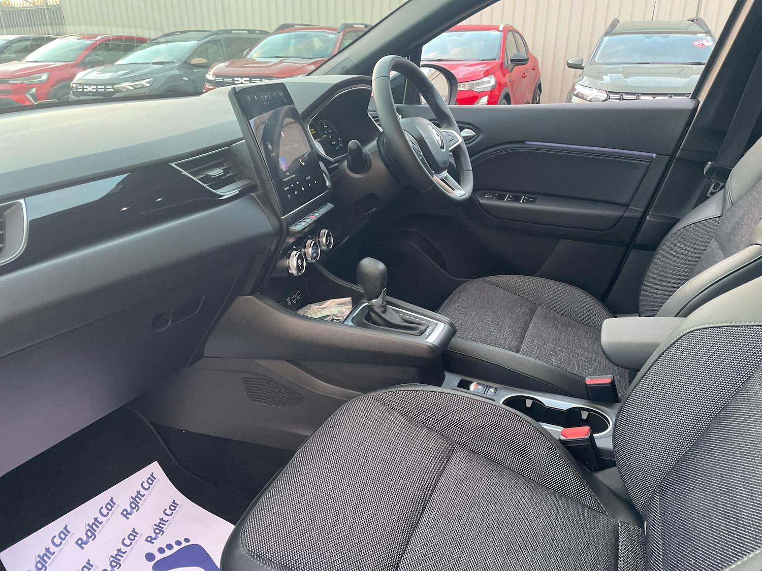 Used Renault Captur 2023 for sale - 76691631: Photo 2