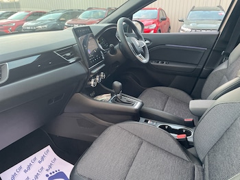 Used Renault Captur 2023 for sale - 76691631: Photo