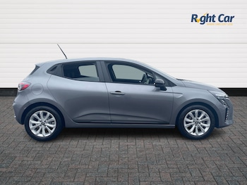 Used Renault Clio 2025 for sale - 76788398: Photo