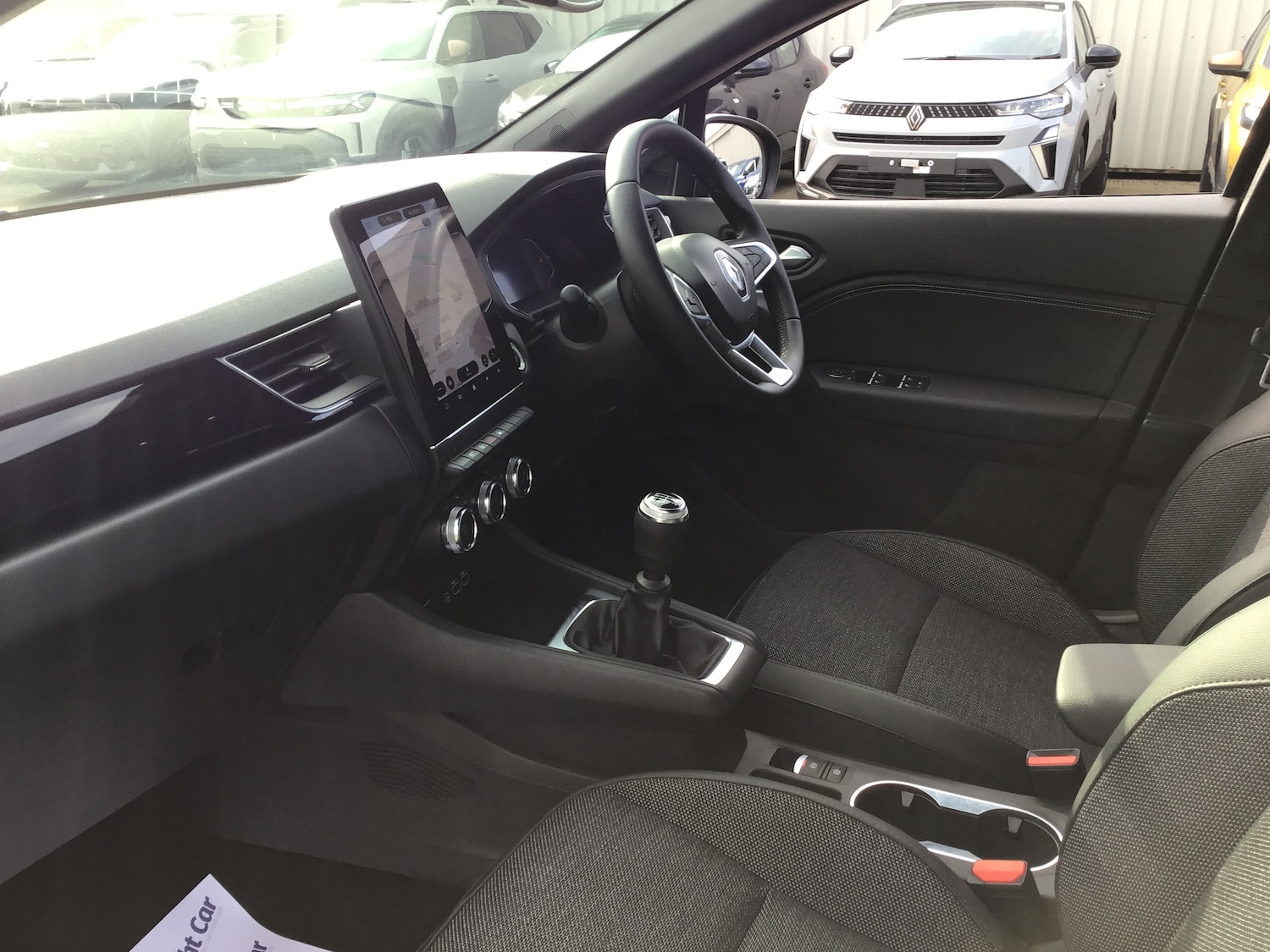 Used Renault Captur 2023 for sale - 77960027: Photo 2