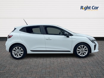 Used Renault Clio 2024 for sale - 75637101: Photo