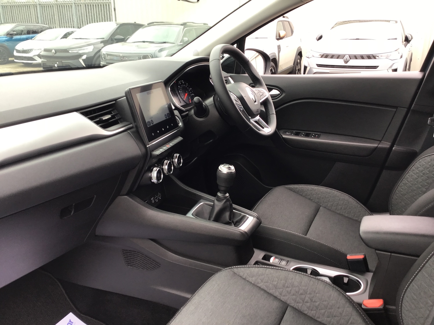 Used Renault Captur 2023 for sale - 78009162: Photo 2