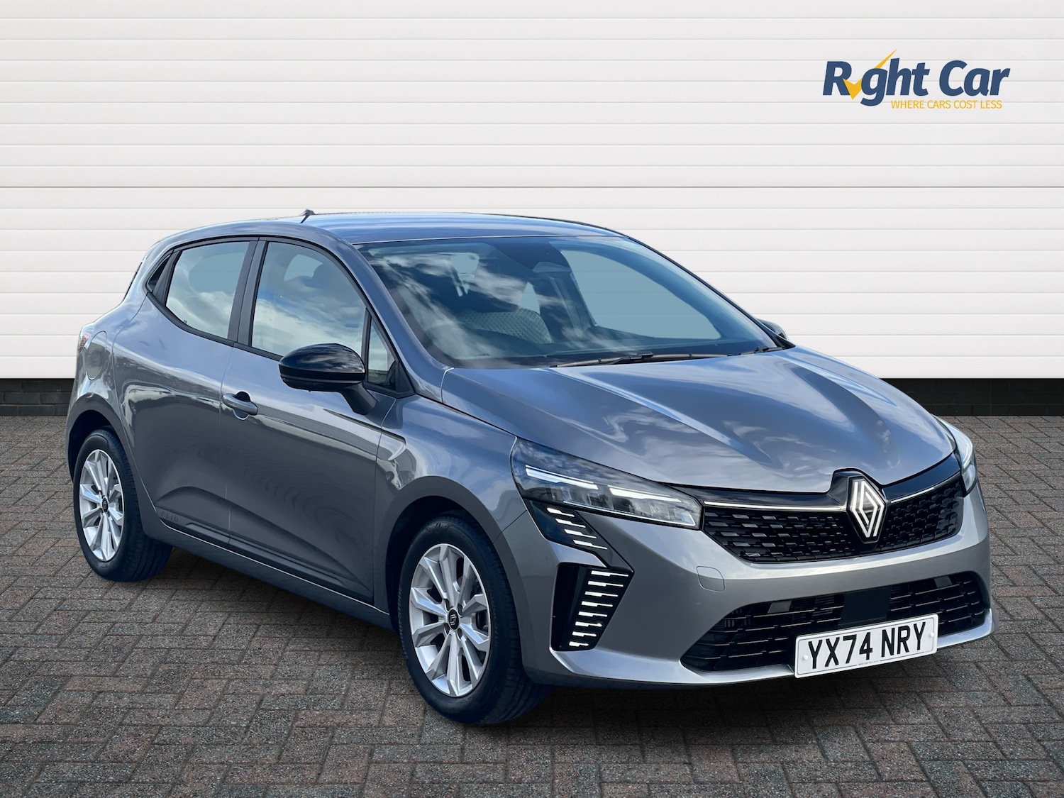 Used Renault Clio 2024 for sale - 76339070: Photo 1