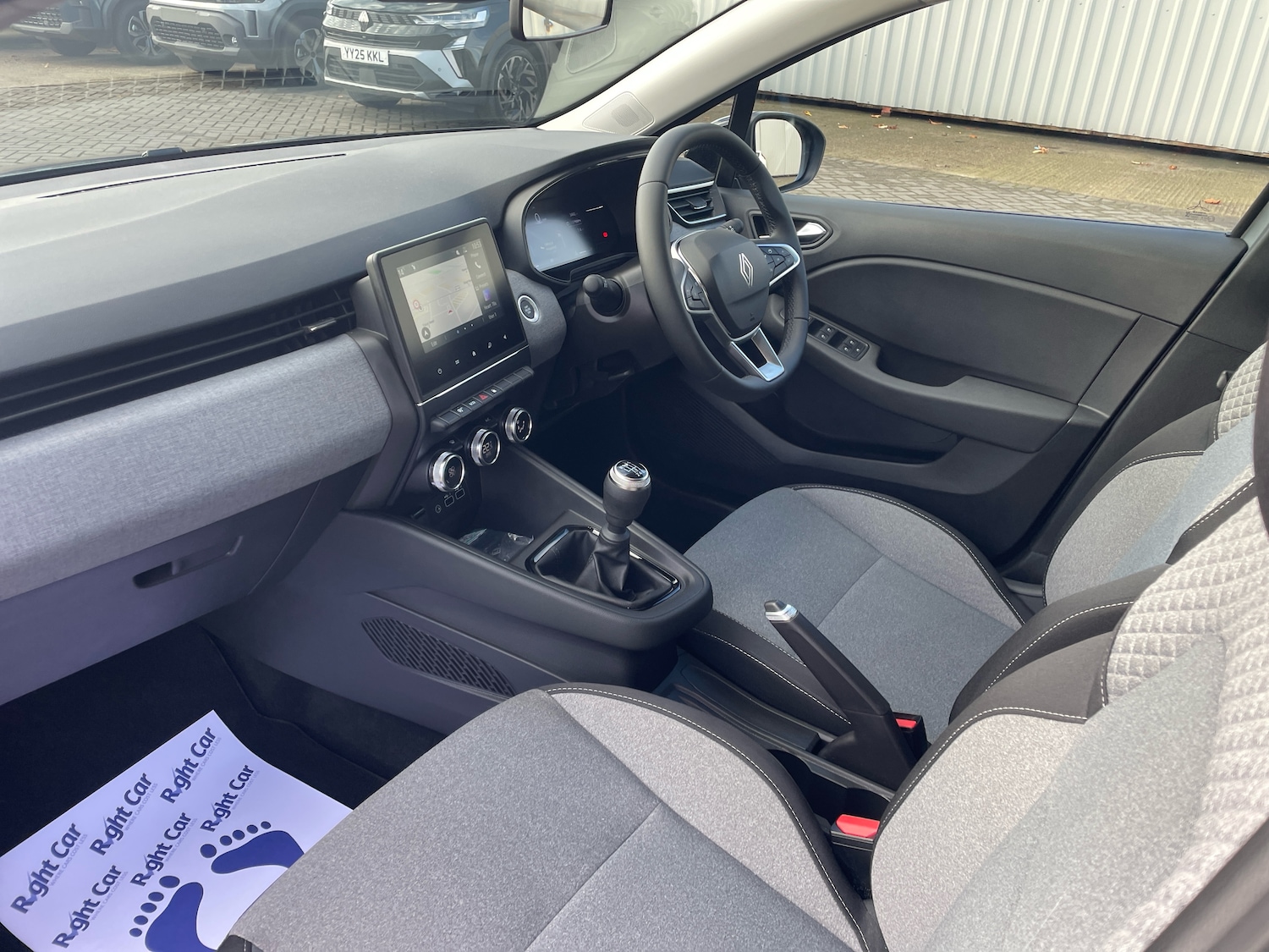 Used Renault Clio 2024 for sale - 76339070: Photo 2