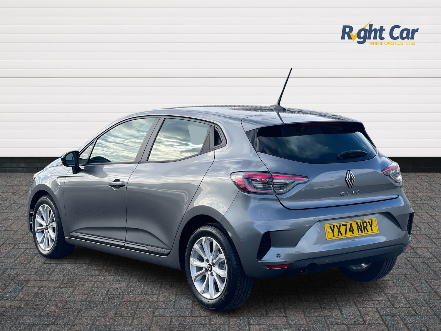 Used Renault Clio 2024 for sale - 76339070: Photo 3