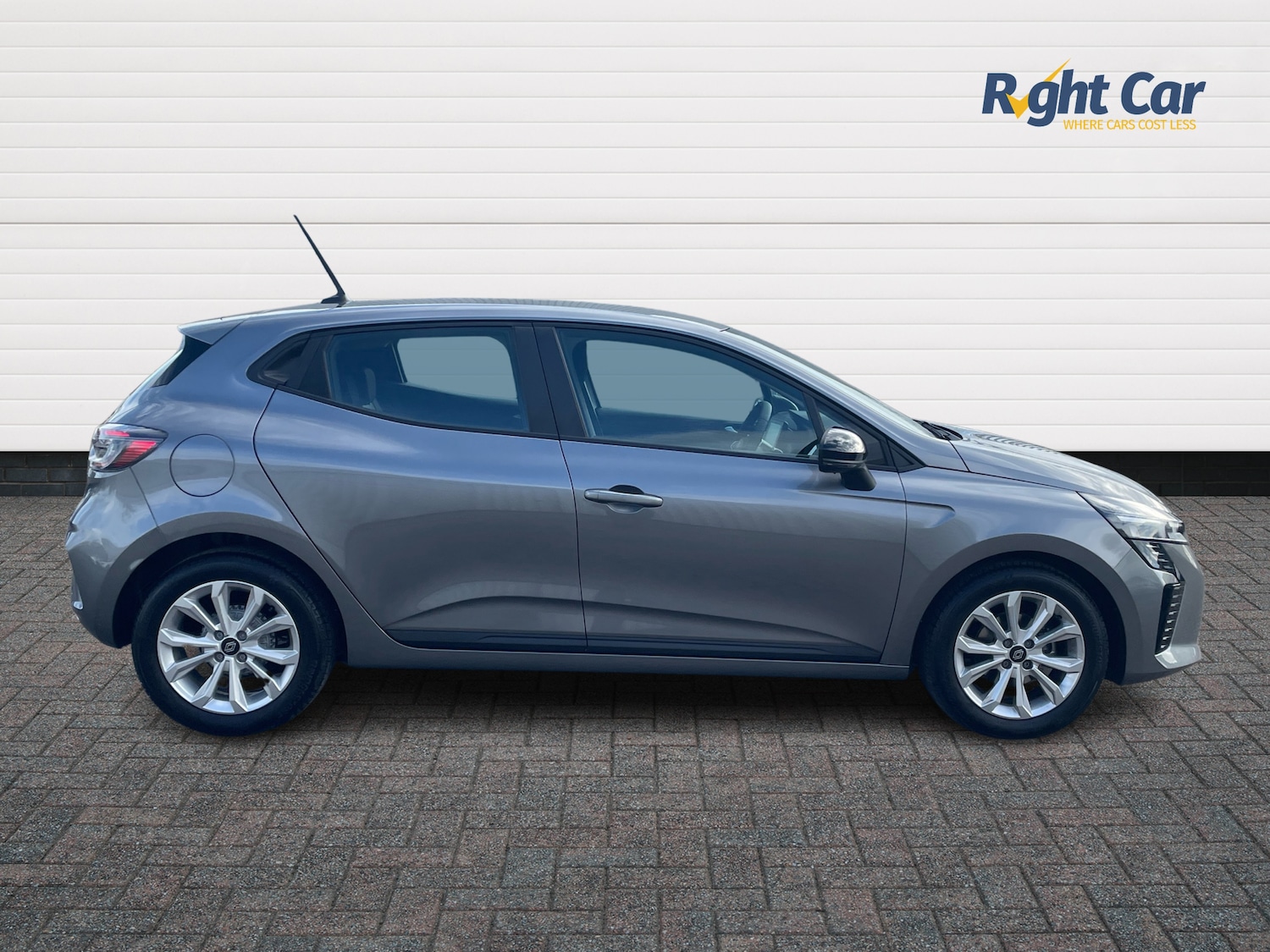 Used Renault Clio 2024 for sale - 76339070: Photo 4