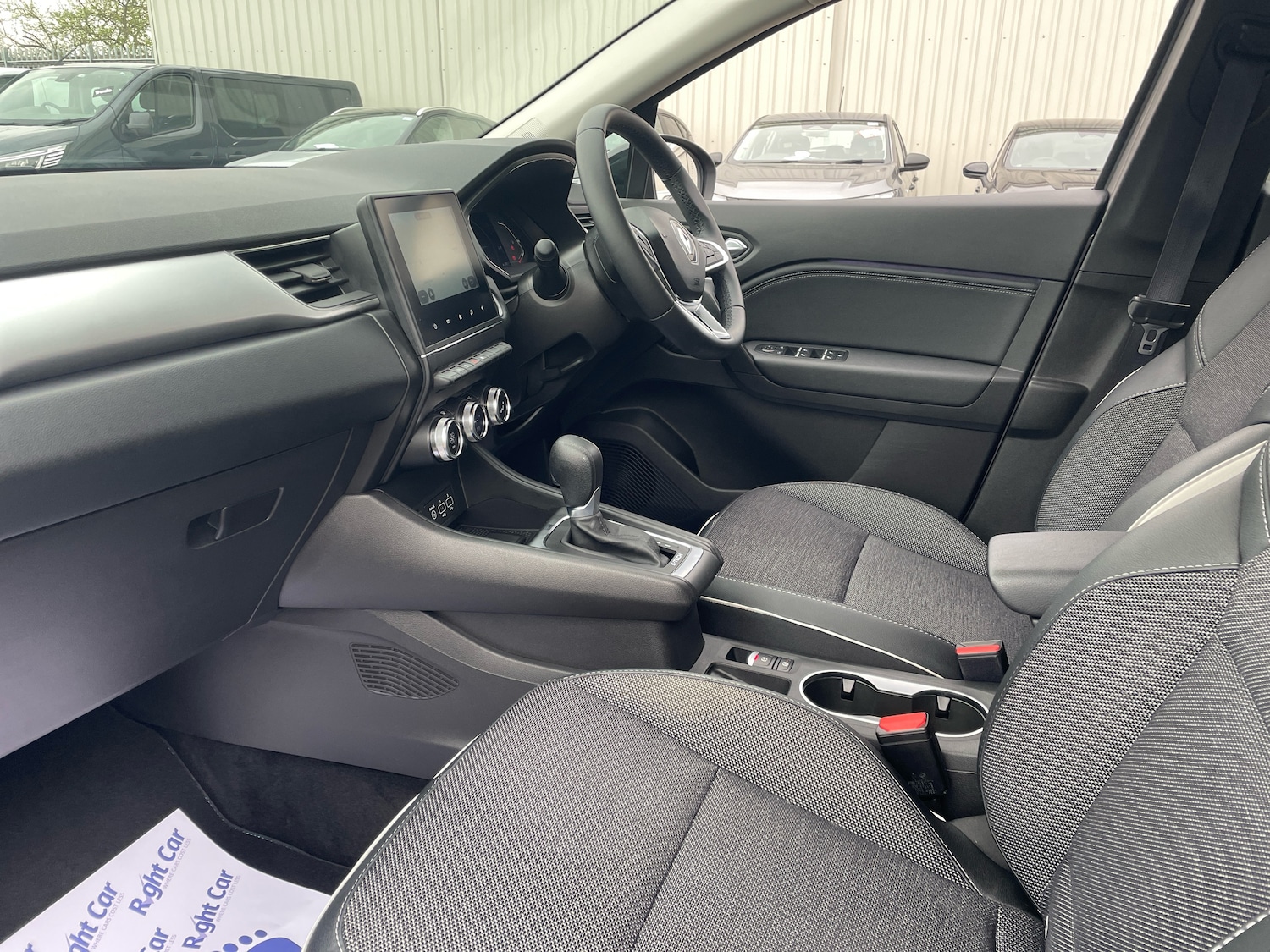 Used Renault Captur 2023 for sale - 78103424: Photo 2