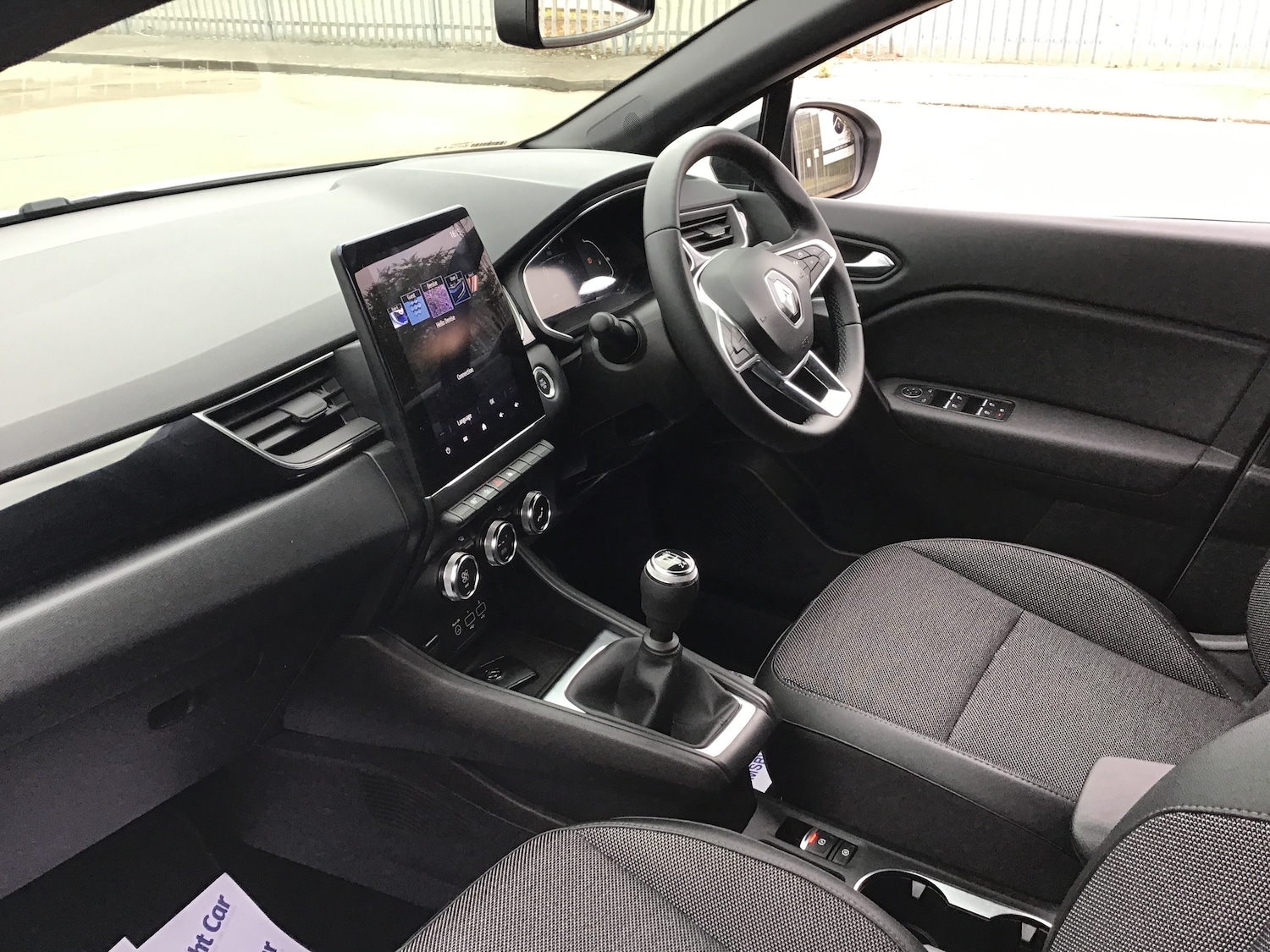 Used Renault Captur 2022 for sale - 78103428: Photo 2