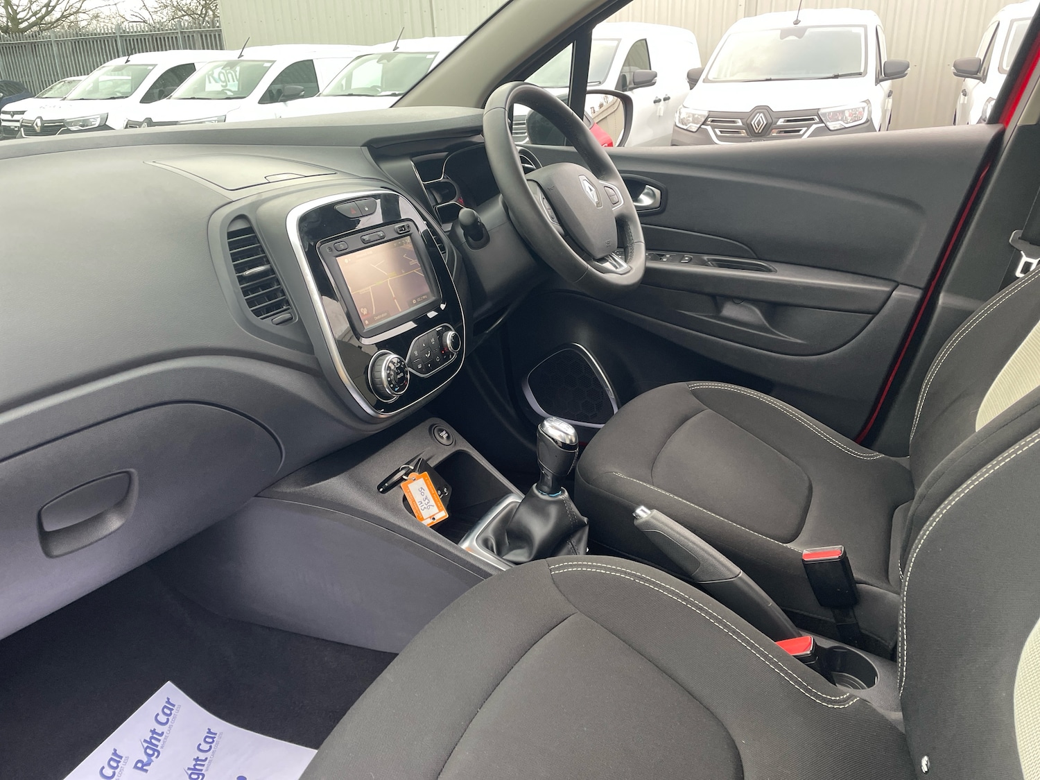 Used Renault Captur 2018 for sale - 77067945: Photo 2