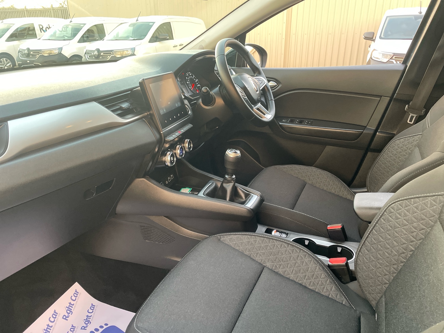 Used Renault Captur 2024 for sale - 77111693: Photo 2