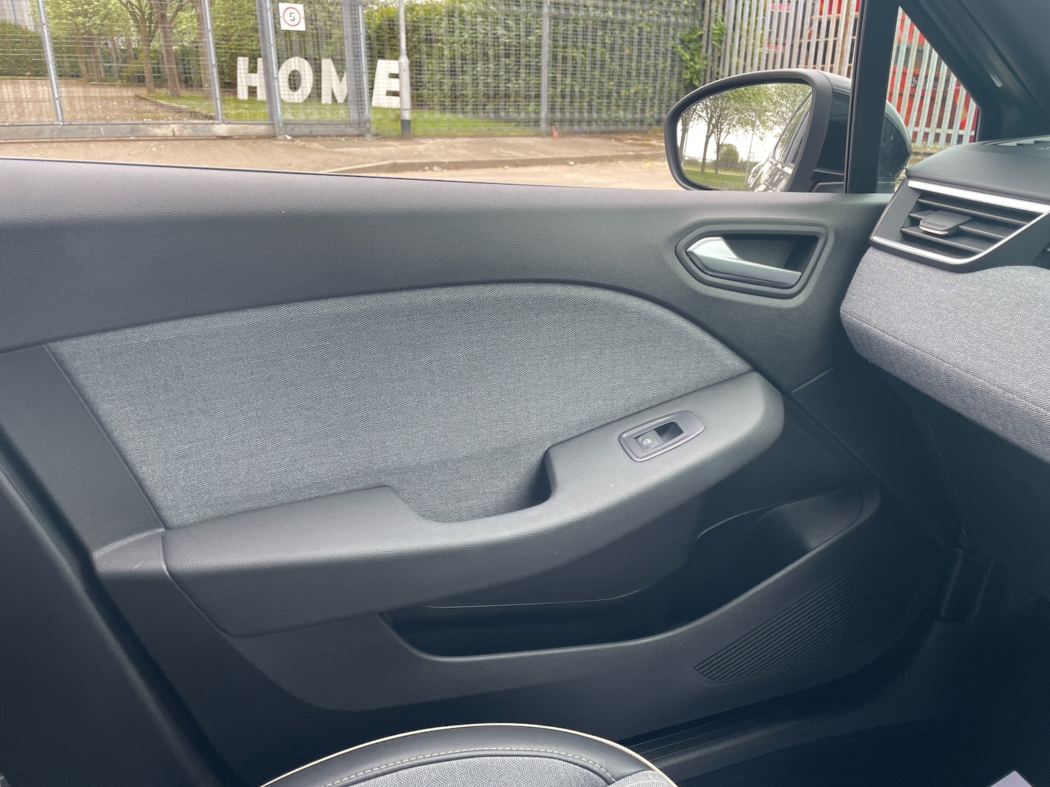 Used Renault Clio 2024 for sale - 78137196: Photo 11