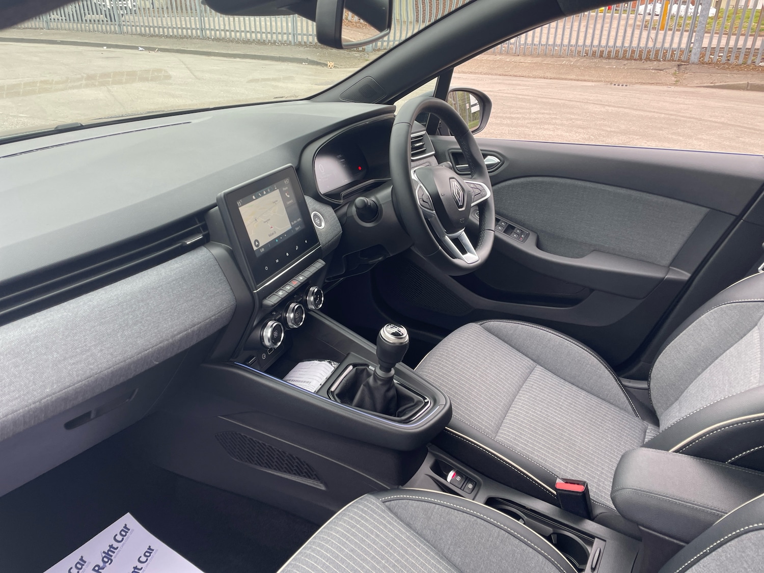 Used Renault Clio 2024 for sale - 78137196: Photo 2