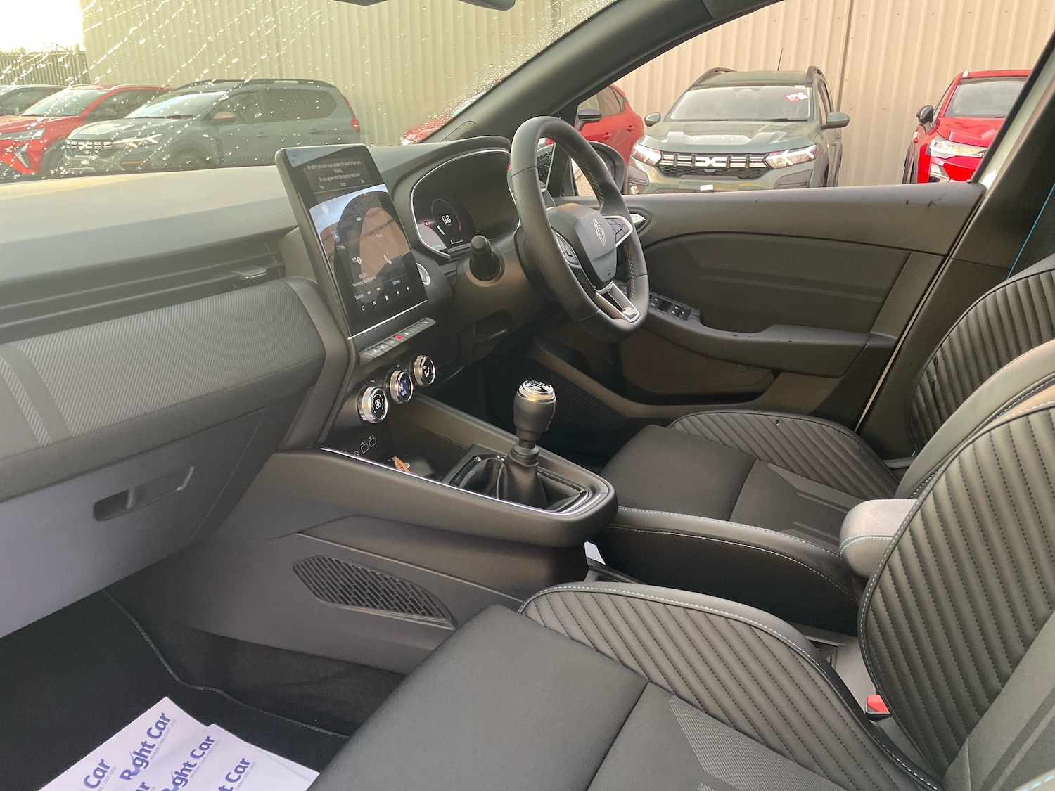 Used Renault Clio 2024 for sale - 76717512: Photo 2