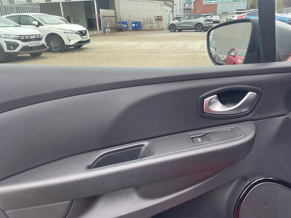 Used Renault Clio 2018 for sale - 76271737: Photo 11