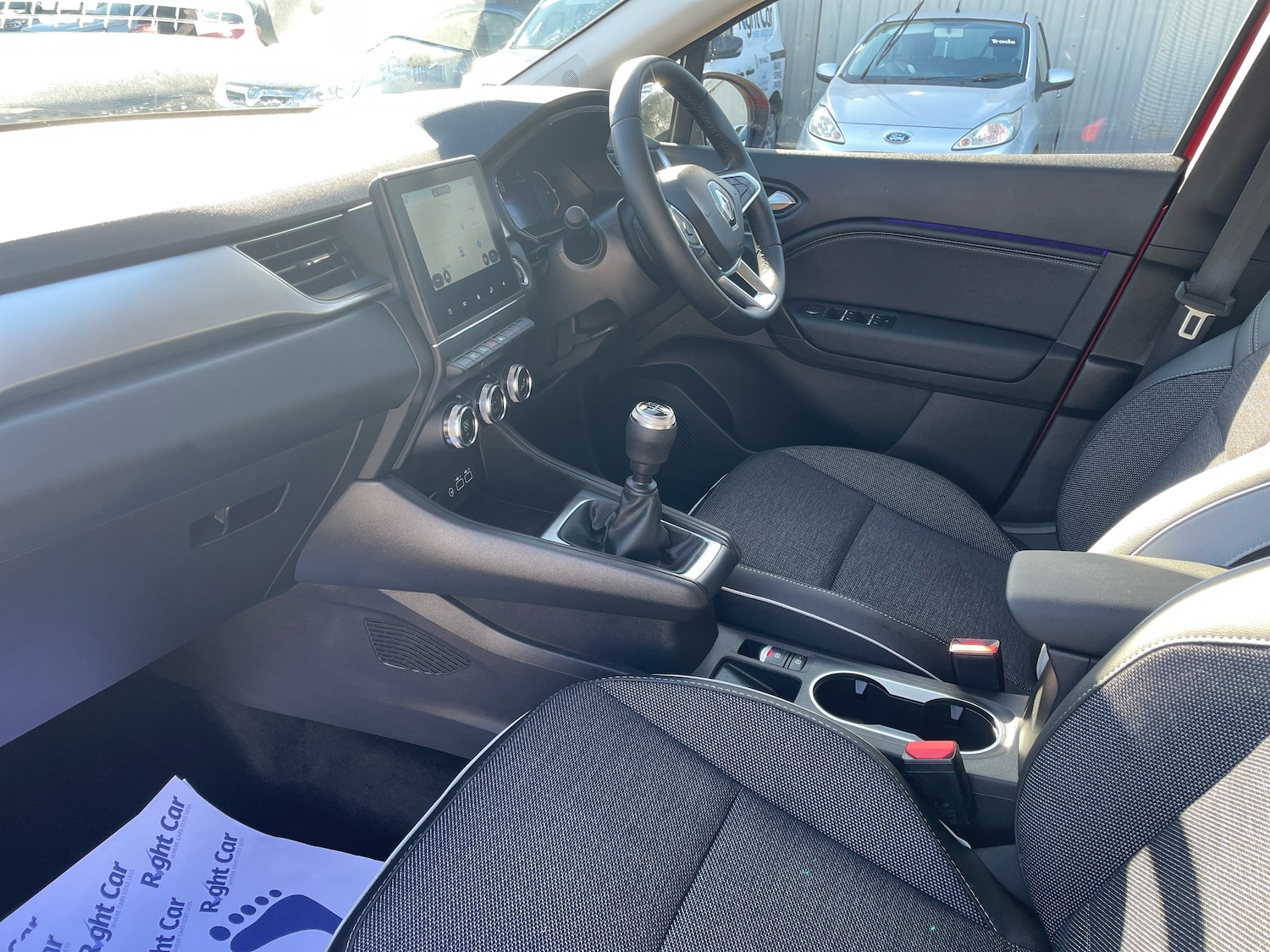 Used Renault Captur 2024 for sale - 76034219: Photo 2