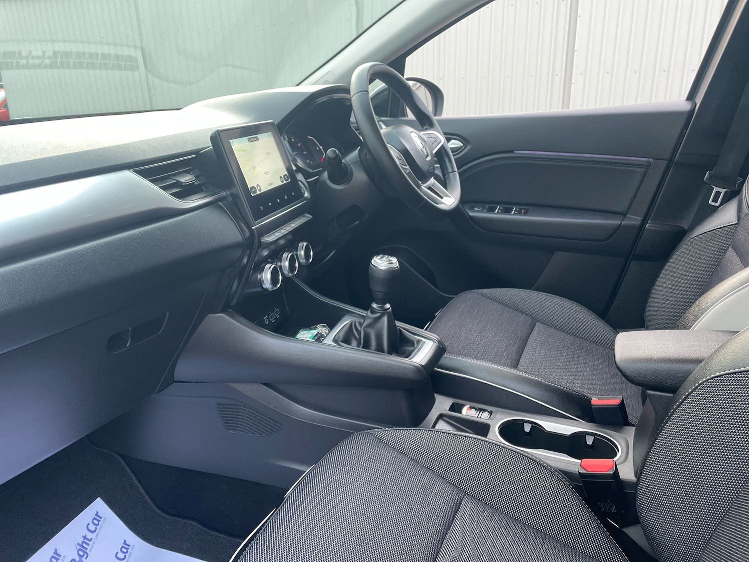 Used Renault Captur 2023 for sale - 76574851: Photo 2