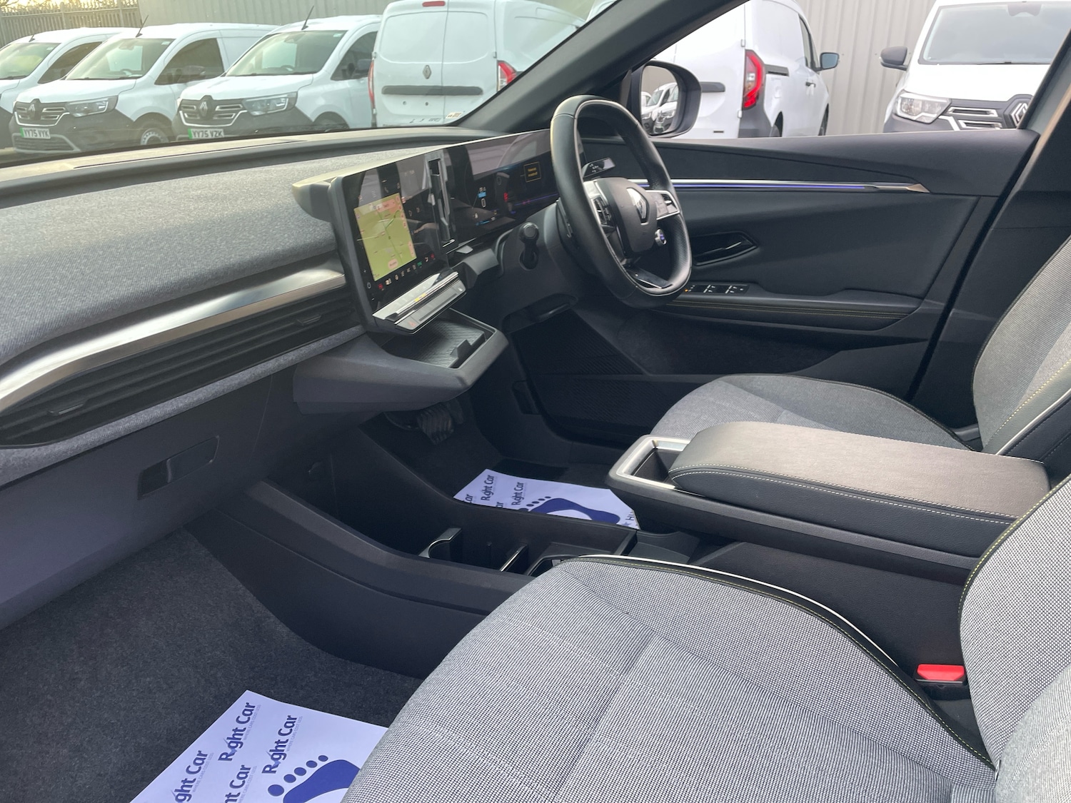 Used Renault Megane E Tech 2022 for sale - 77205780: Photo 2