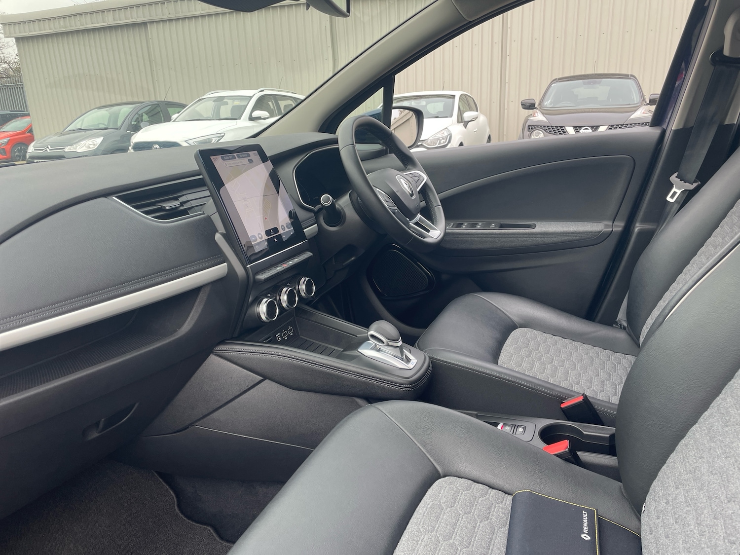 Used Renault Zoe 2021 for sale - 76514589: Photo 2