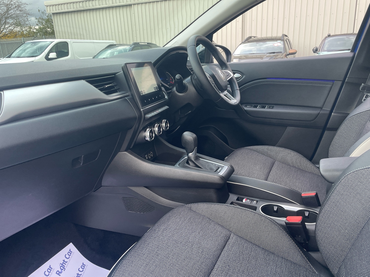 Used Renault Captur 2023 for sale - 76362013: Photo 2