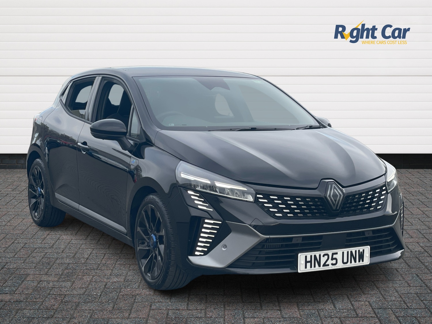 Used Renault Clio 2025 for sale - 76915120: Photo 1
