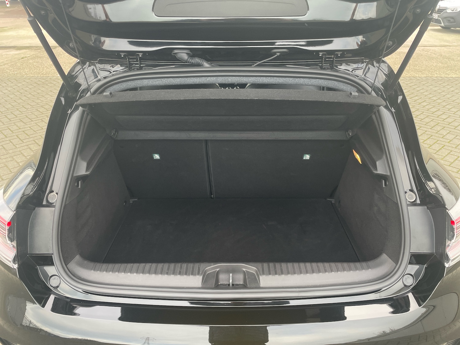 Used Renault Clio 2025 for sale - 76915120: Photo 9