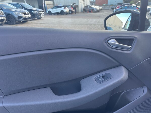 Used Renault Clio 2023 for sale - 76044731: Photo 11