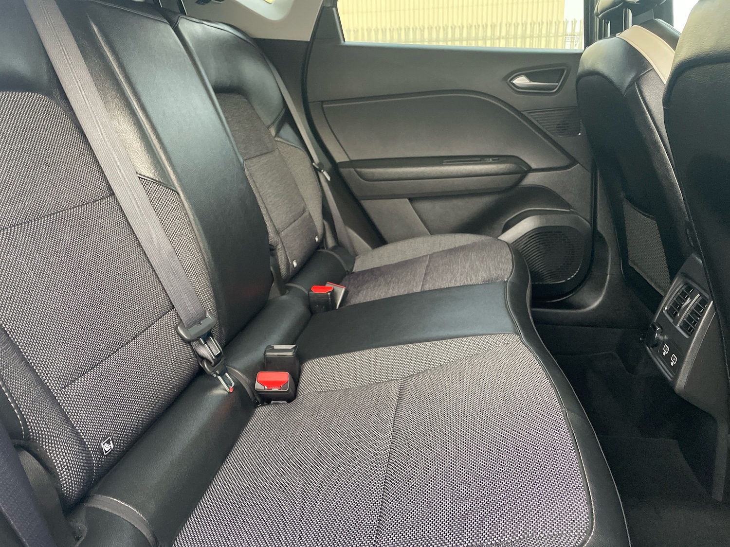 Used Renault Captur 2021 for sale - 76420152: Photo 10