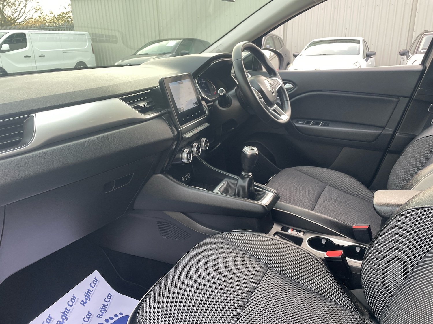 Used Renault Captur 2021 for sale - 76420152: Photo 2