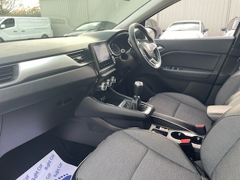 Used Renault Captur 2021 for sale - 76420152: Photo