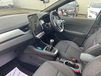 Used Renault Captur 2025 for sale - 76474735: Photo